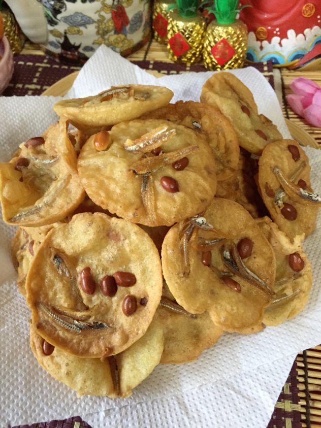Indonesian Crispy Peanut Fritters–Rempeyek Kacang or Peyek (印尼花生脆饼）